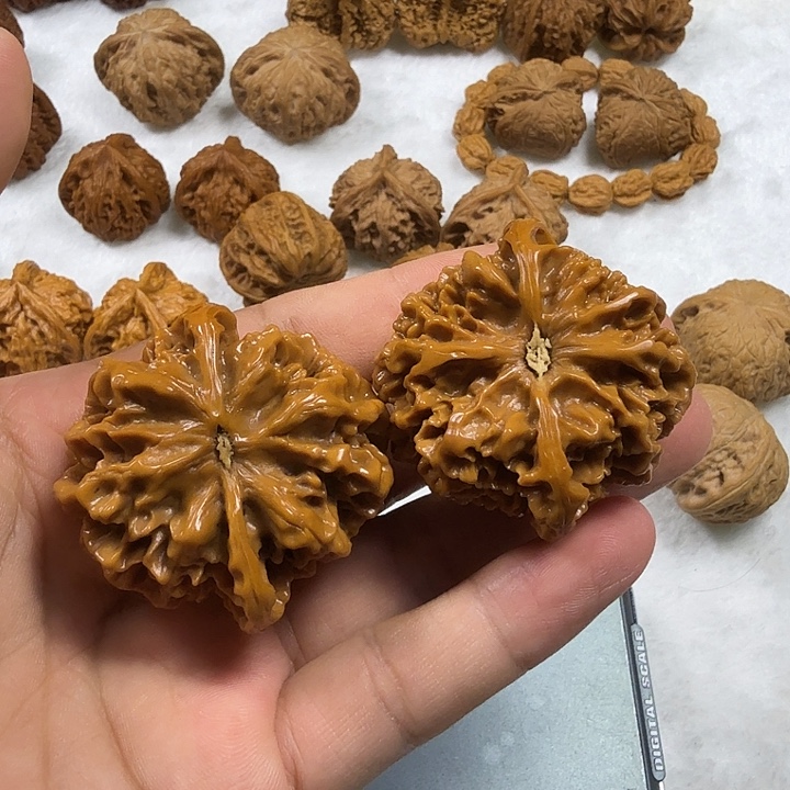 ₅***⁰桃核吊坠帝王磨盘狮子头