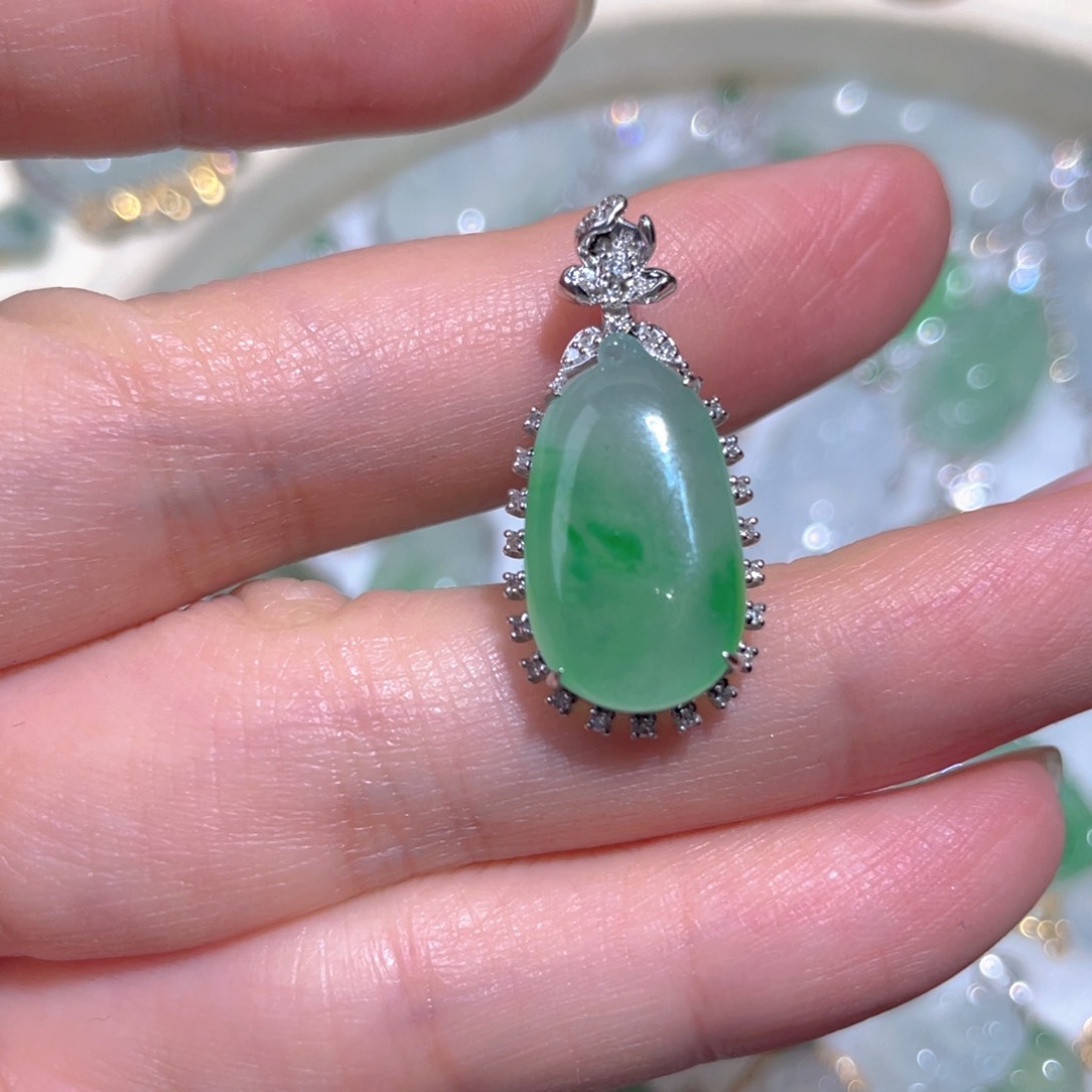 翡翠颈饰18K金镶嵌翡翠