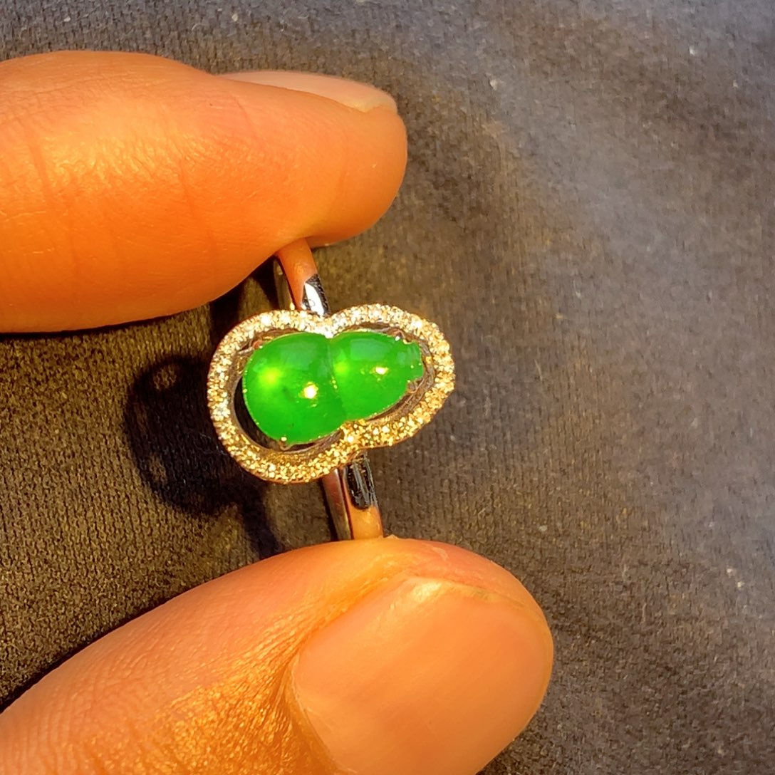 翡翠18K金镶嵌颈饰上新