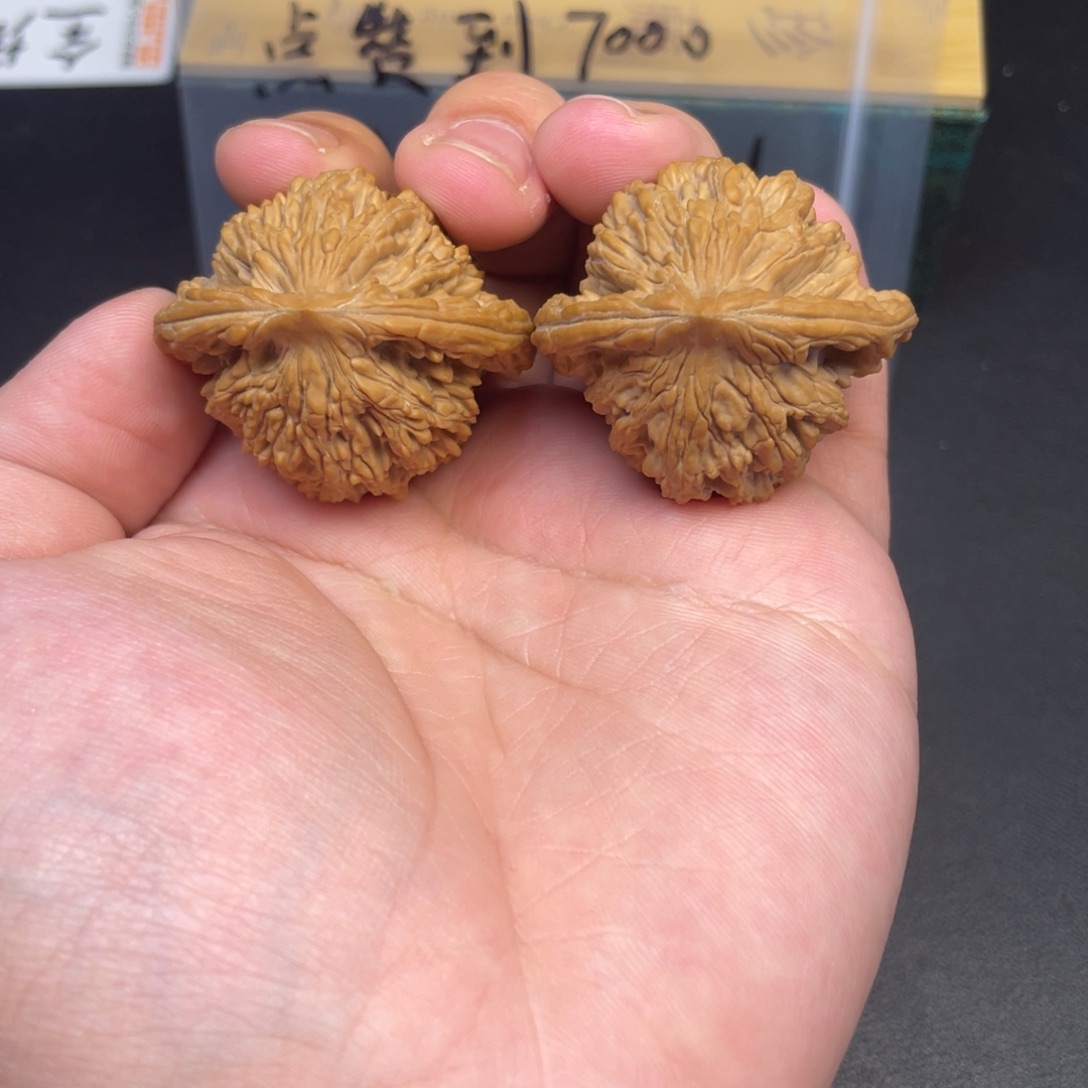 文玩核桃吊坠麦虎