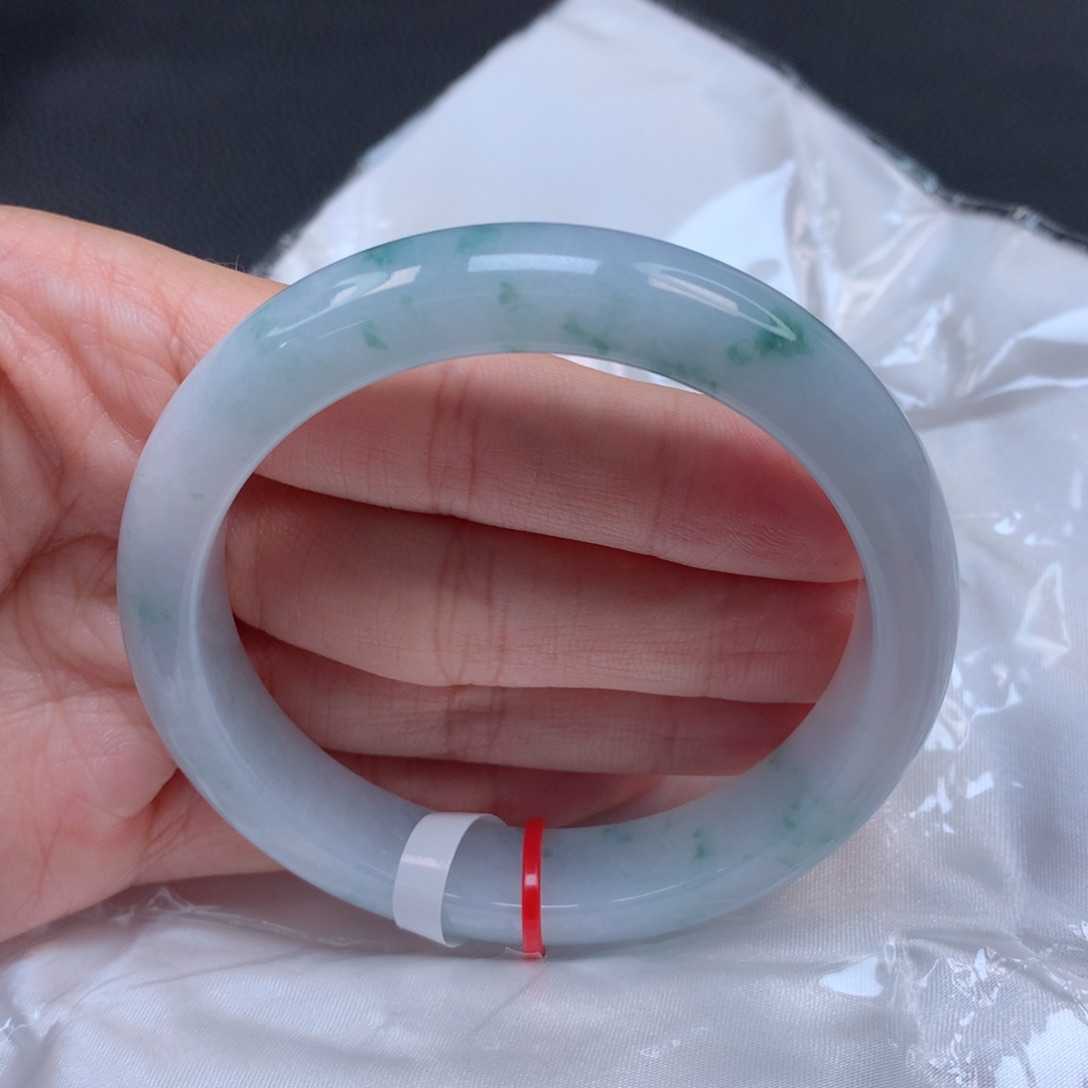 翡翠手镯未镶嵌天然