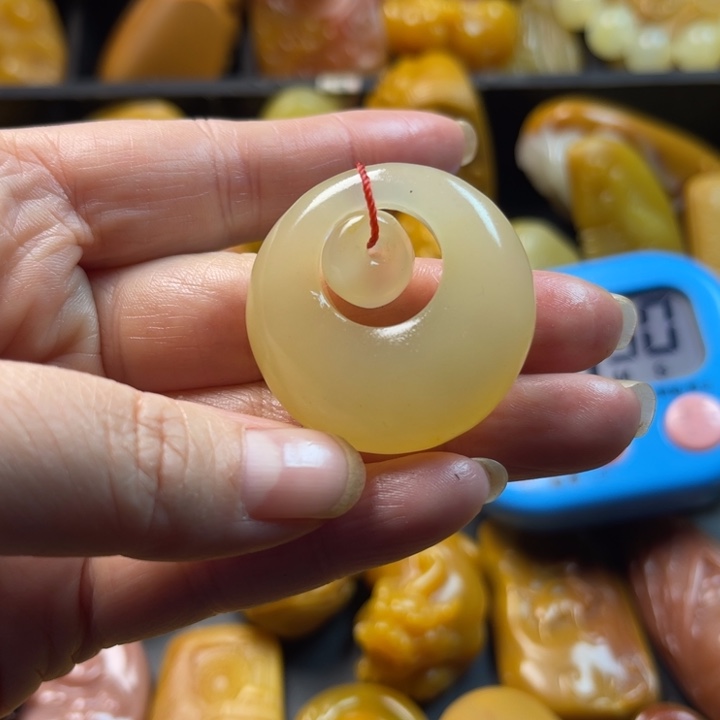 小***哥石英质玉未镶嵌颈饰