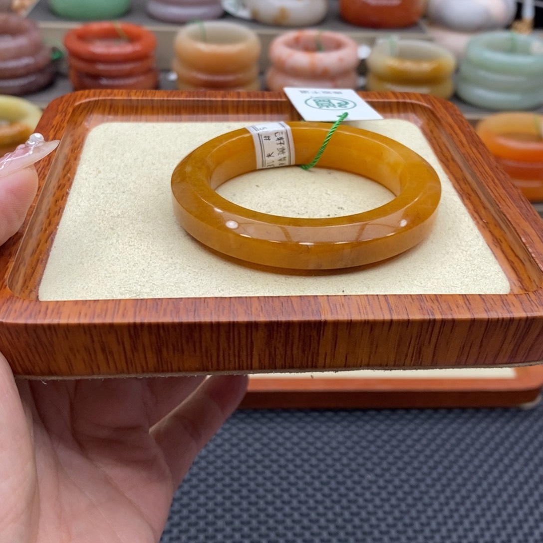未镶嵌手镯石英质玉