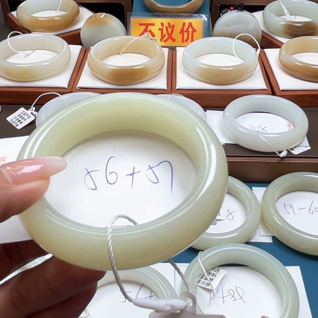 未镶嵌手镯和田玉
