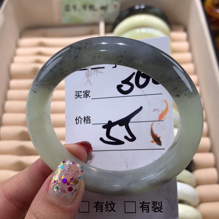 蛇纹石玉手镯未镶嵌