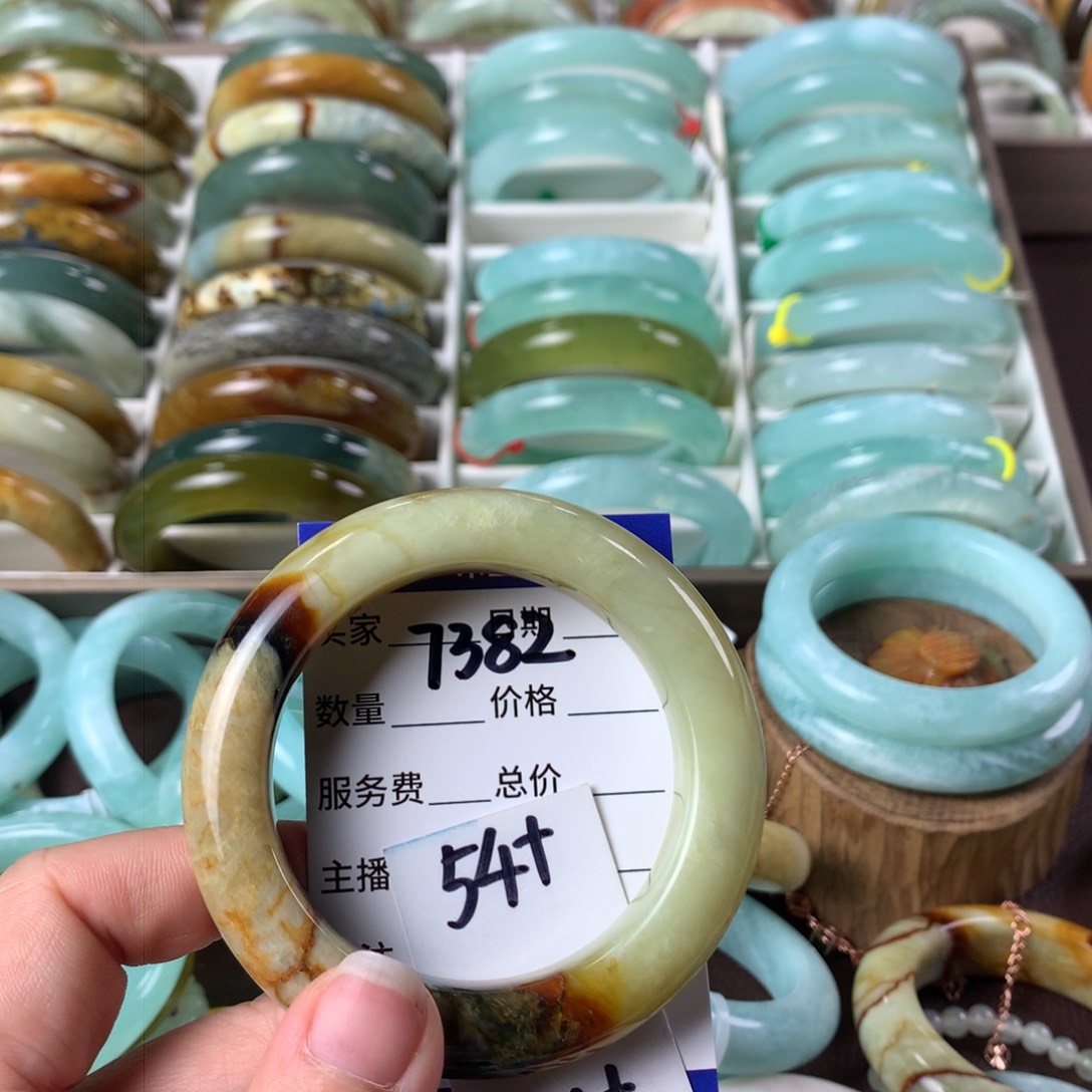 蛇纹石玉手镯未镶嵌7382