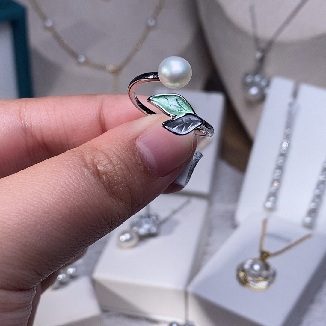 淡水珍珠银S925镶嵌耳饰