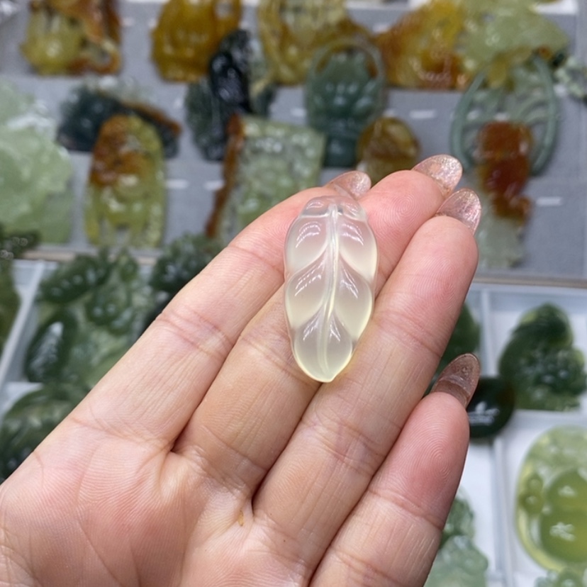 【闪购商品】蛇纹石玉颈饰未镶嵌