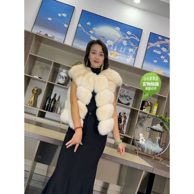 小飞袖2025冬新款进口芬兰整皮狐狸毛皮草马甲女短款毛毛大衣外套