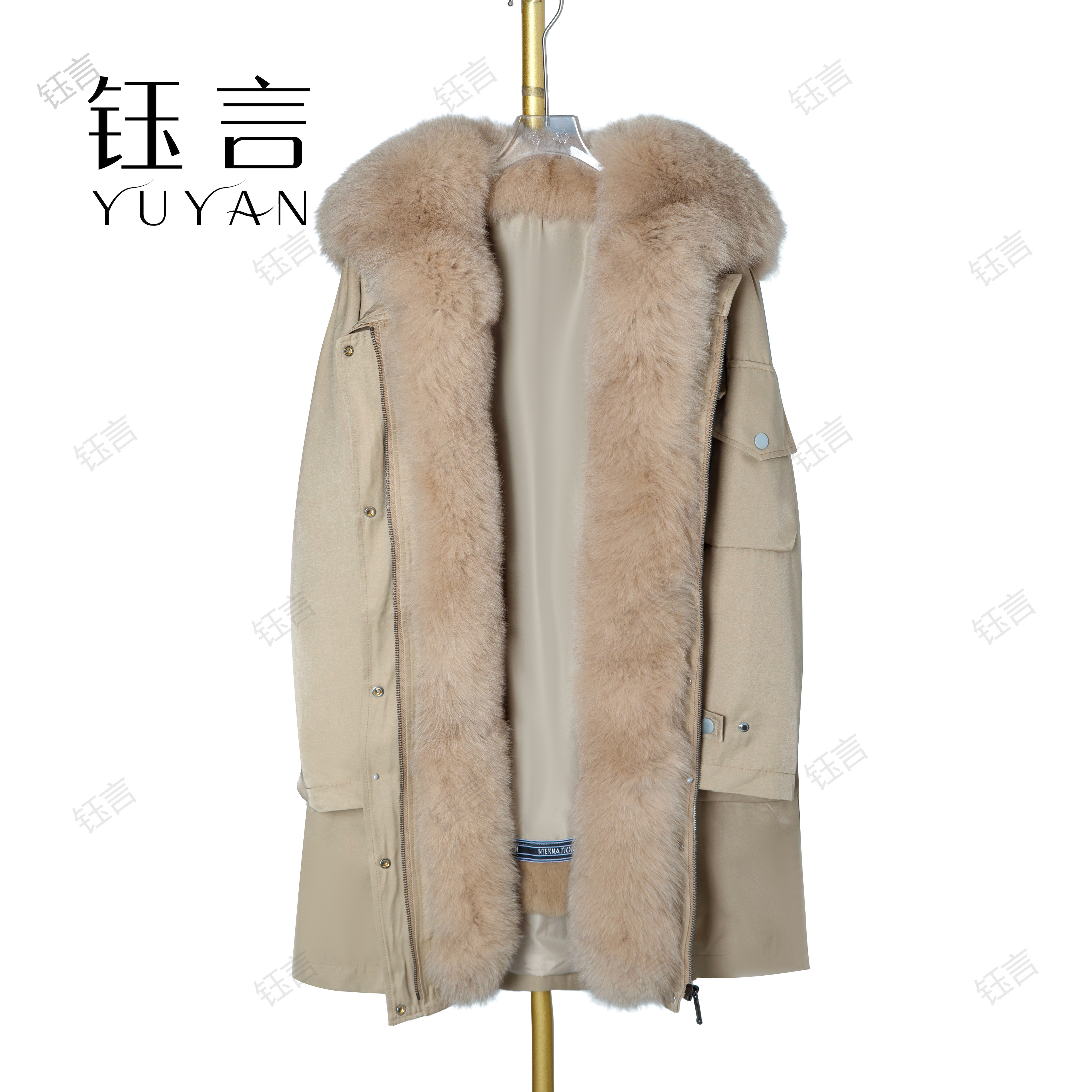 钰言【时尚巴黎】2025冬季新款狐狸毛门襟海军领高端定制派克服外套