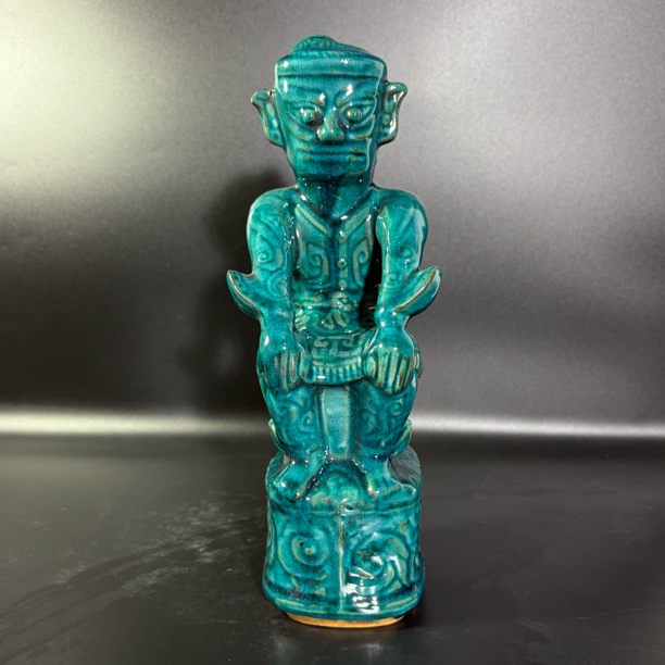柴窑孔雀蓝釉人物坐像，喜欢可私聊或拍下！