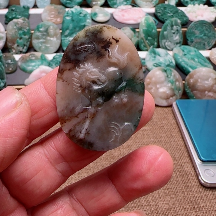 独山玉未镶嵌颈饰