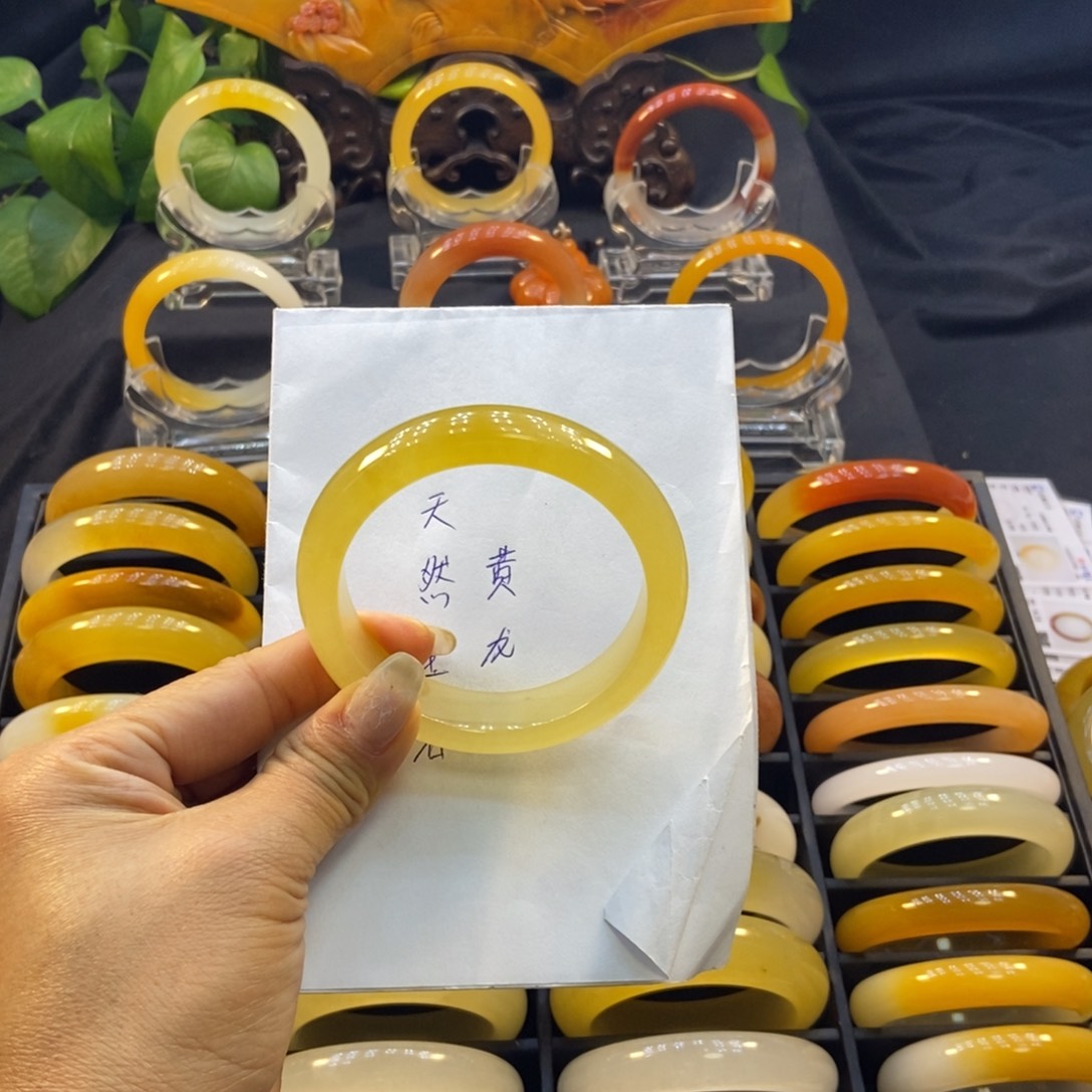 s***。石英质玉（黄龙玉）未镶嵌手镯阳阳