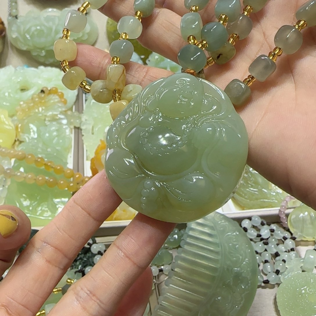 未镶嵌蛇纹石玉吊坠