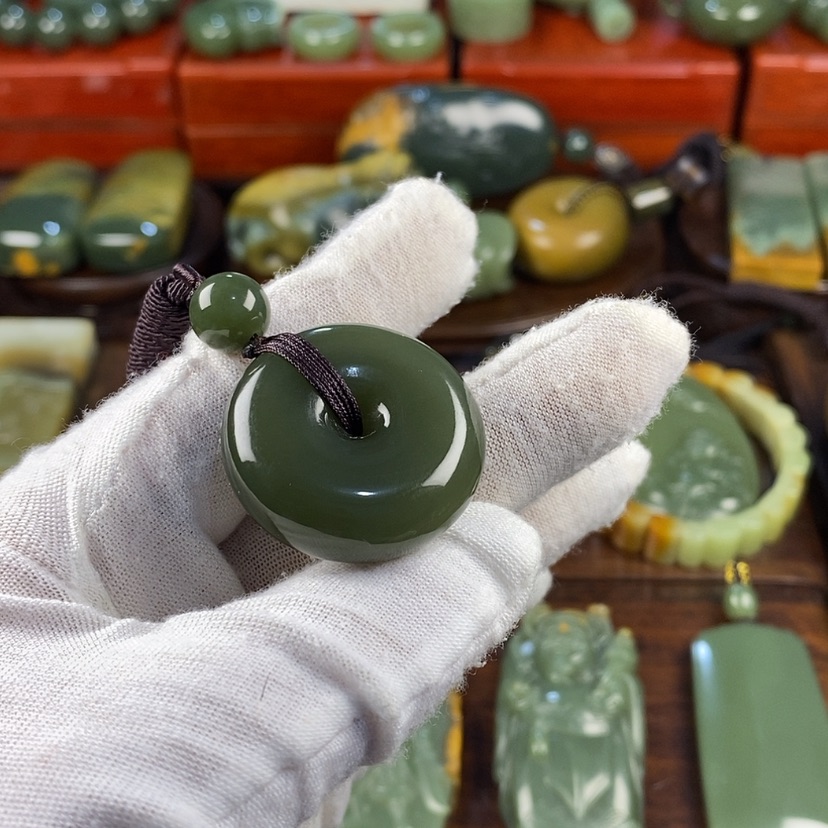 【闪购商品】岫岩老玉（透闪石质玉）颈饰未镶嵌