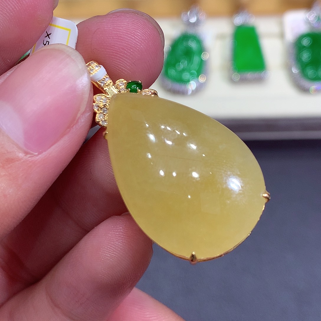 翡翠吊坠(不含链)18K金镶嵌