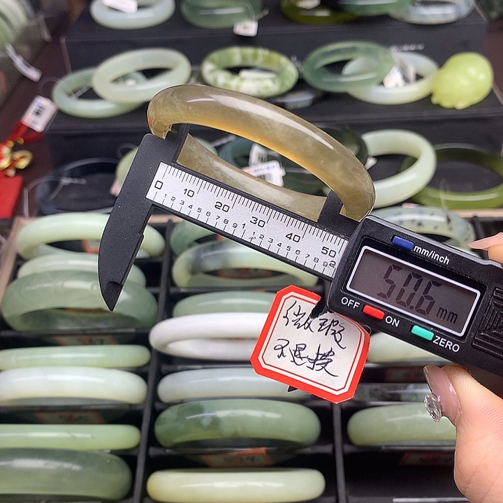 蛇纹石玉手镯未镶嵌561