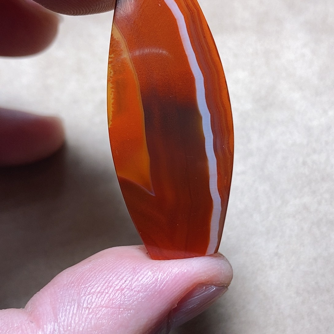 玛瑙/玉髓颈饰未镶嵌笙*