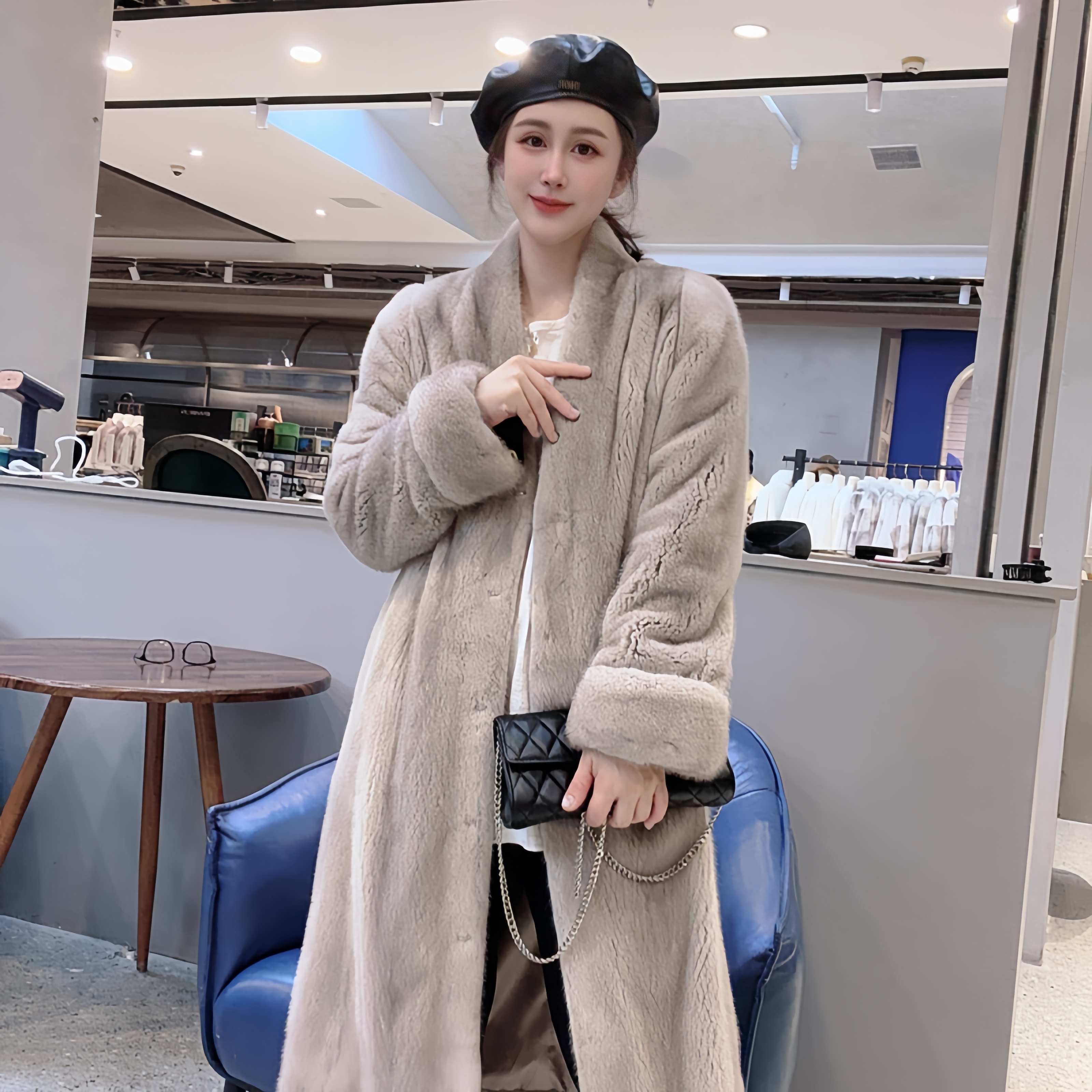 SN 2025 | 进口短二天鹅绒进口翻袖V领水貂外套—SN翻领V领