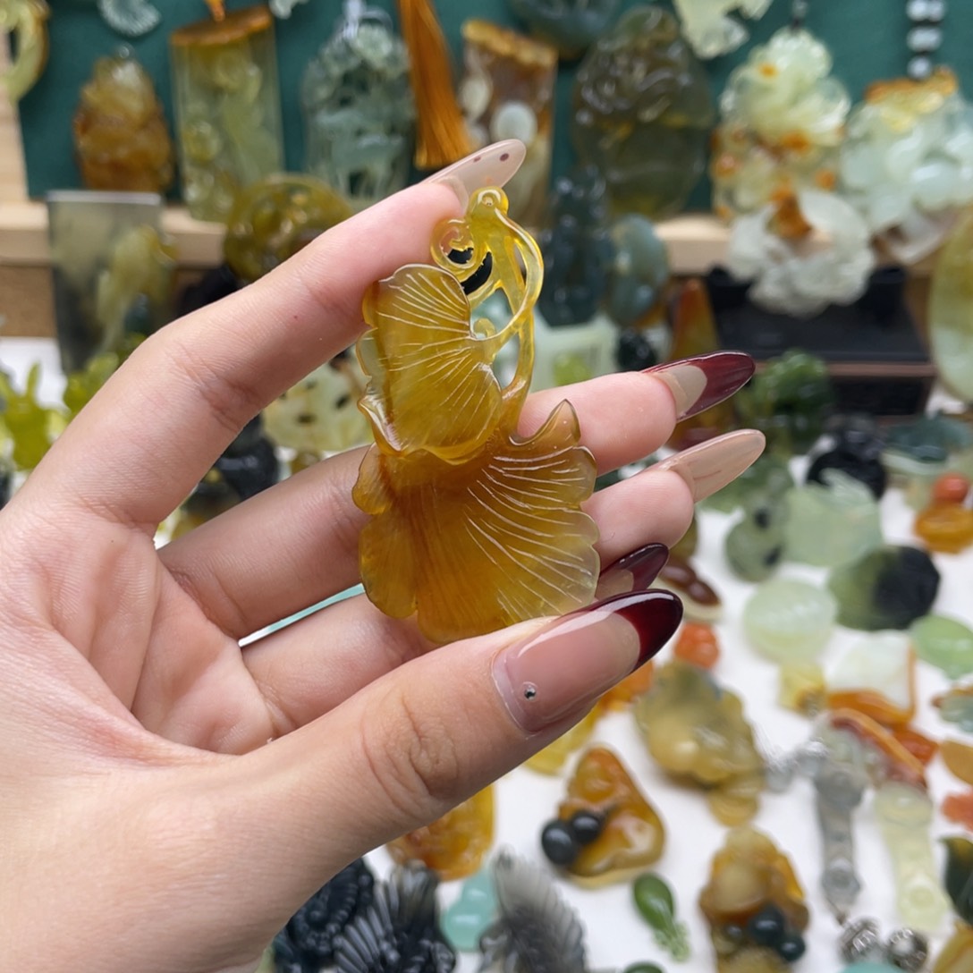 蛇纹石玉颈饰未镶嵌