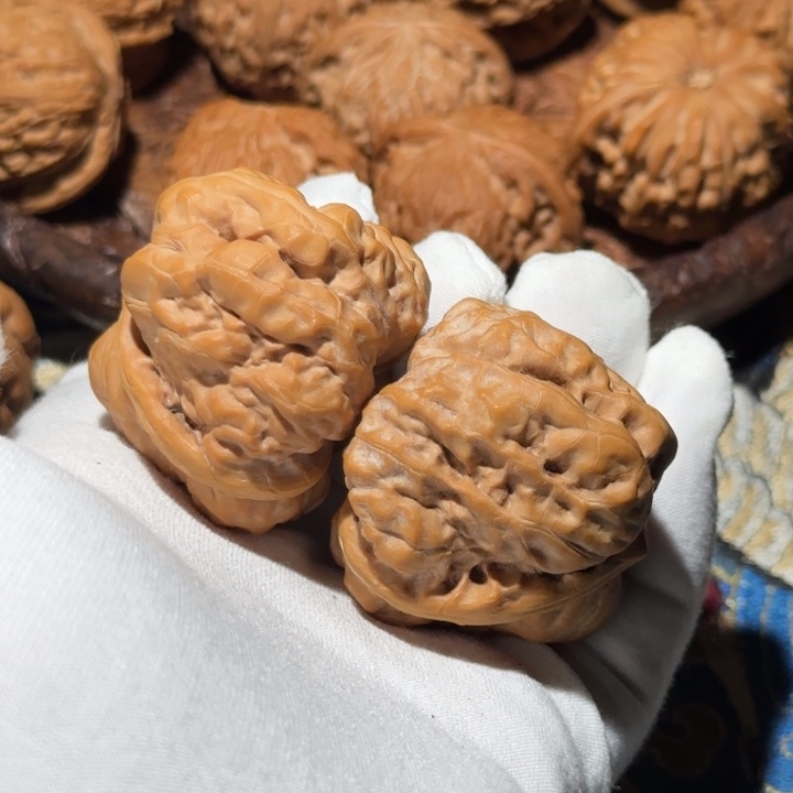 马***上文玩核桃把件蛤蟆头40边44肚