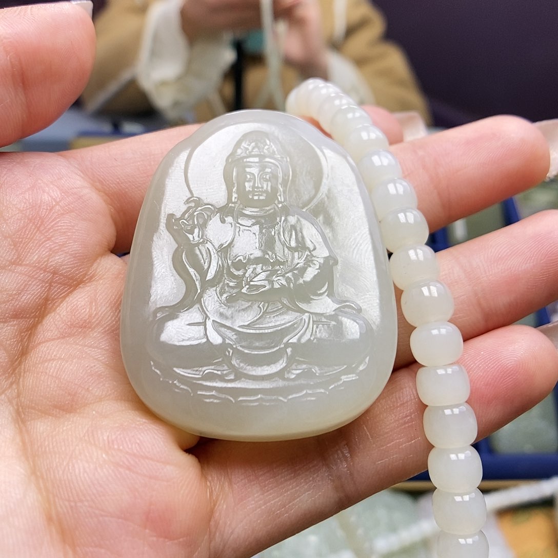 和田玉颈饰未镶嵌砥**行