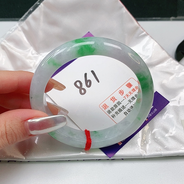 翡翠手镯未镶嵌翡翠手镯