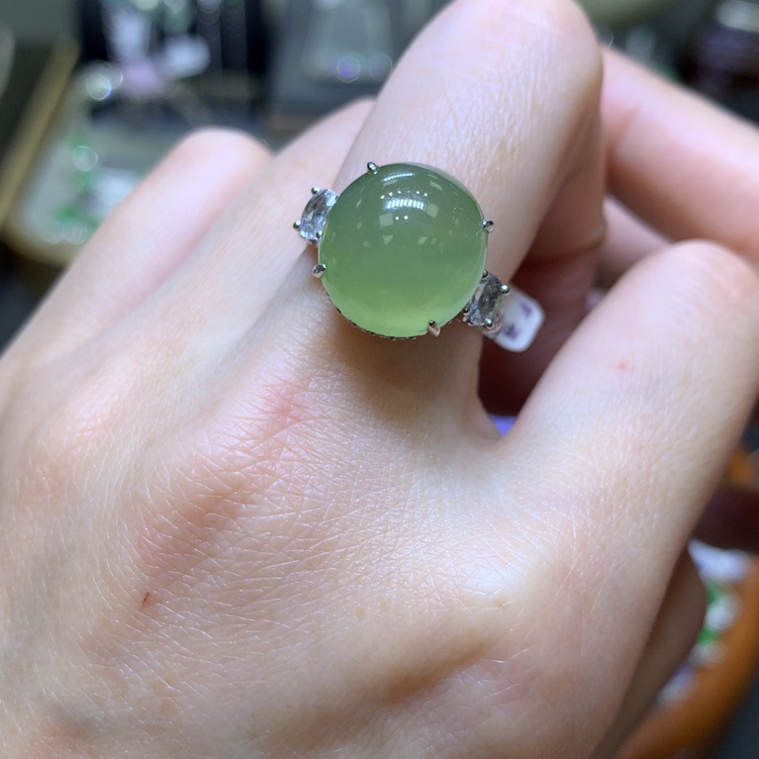 翡翠颈饰18K金镶嵌翡翠吊坠项链