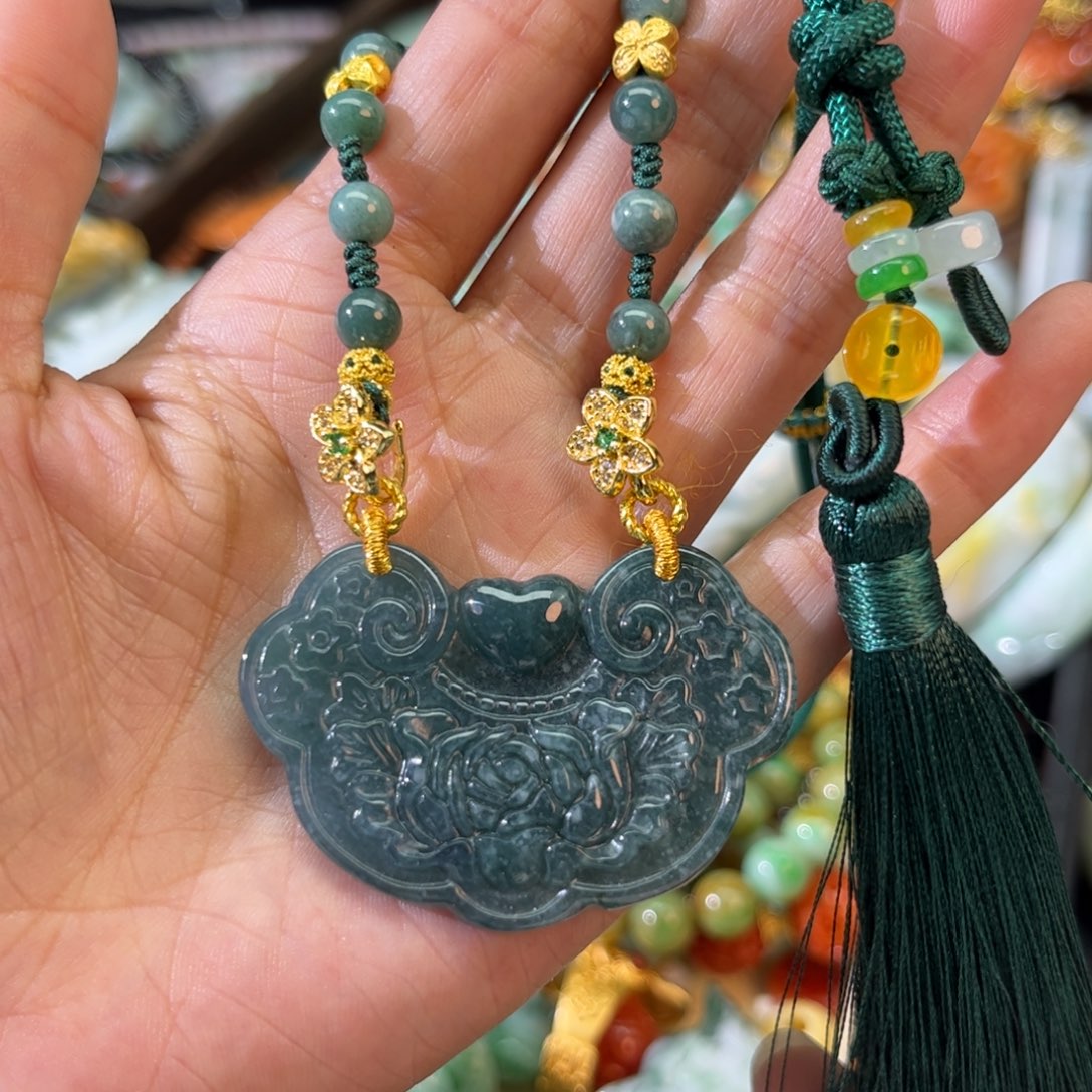 翡翠颈饰未镶嵌待编款