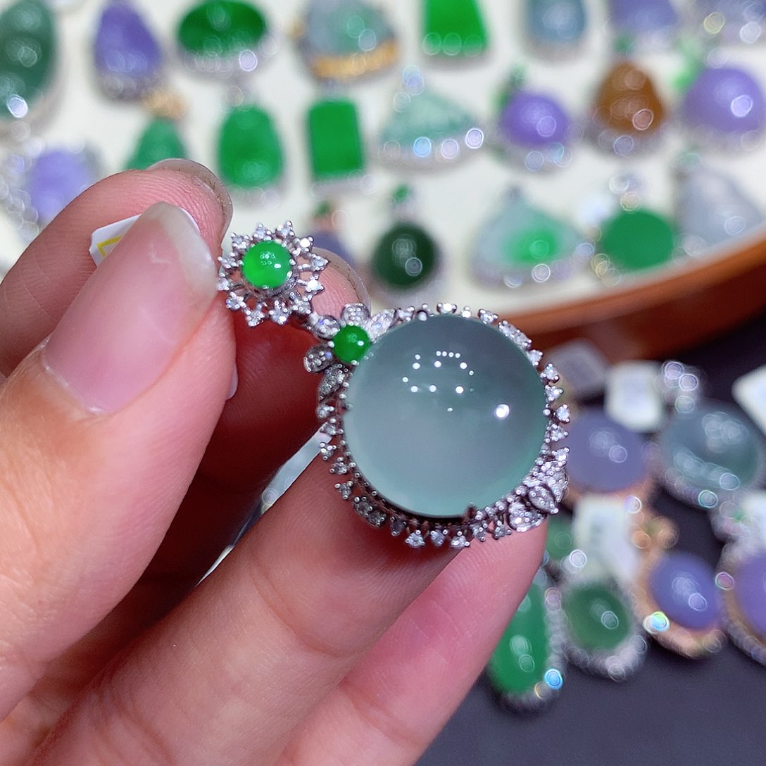 翡翠吊坠(不含链)18K金镶嵌