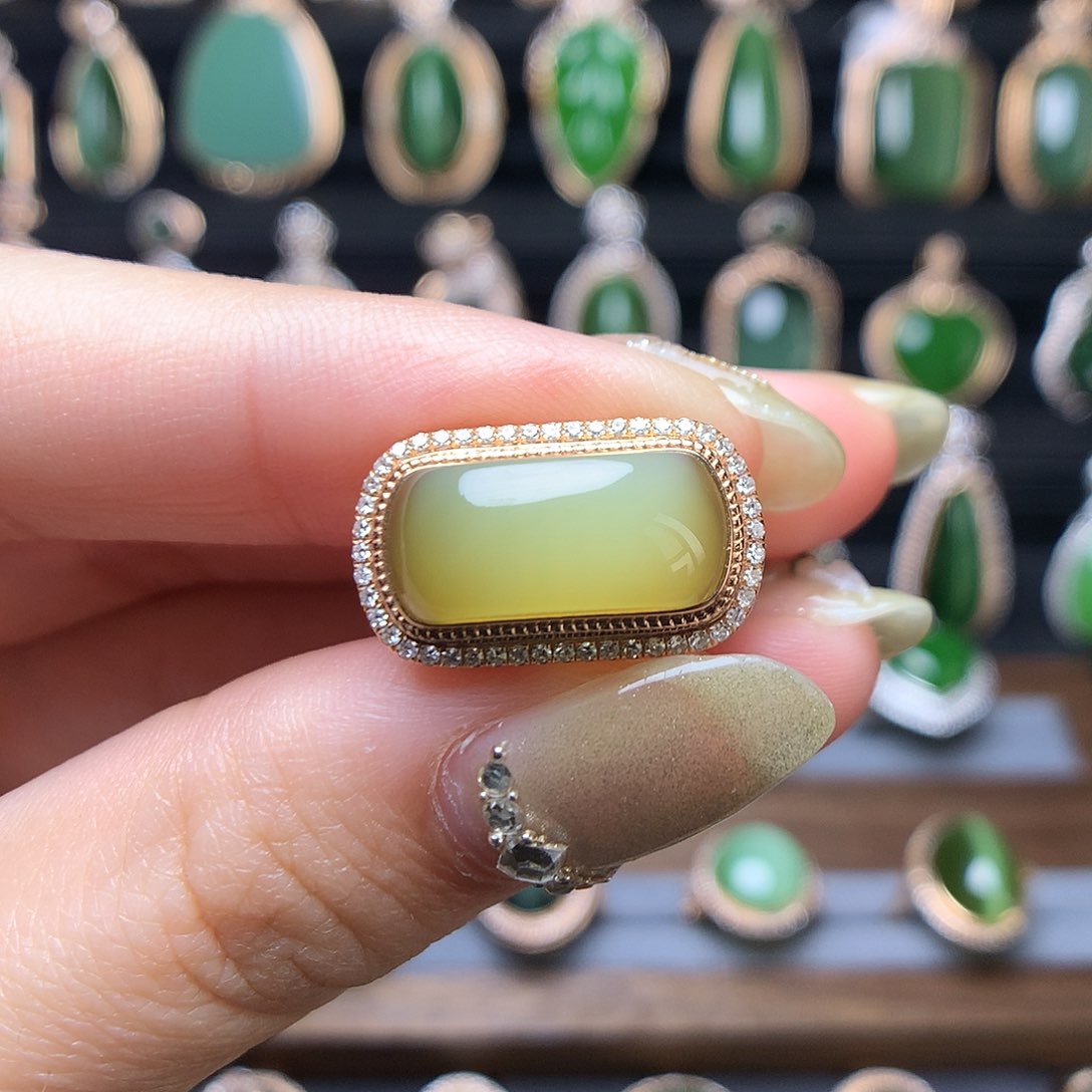 和田玉首饰18K金镶嵌