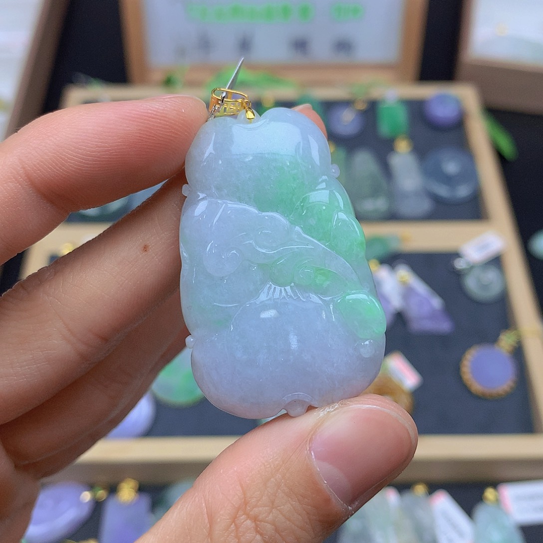 翡翠颈饰18K金镶嵌翡翠