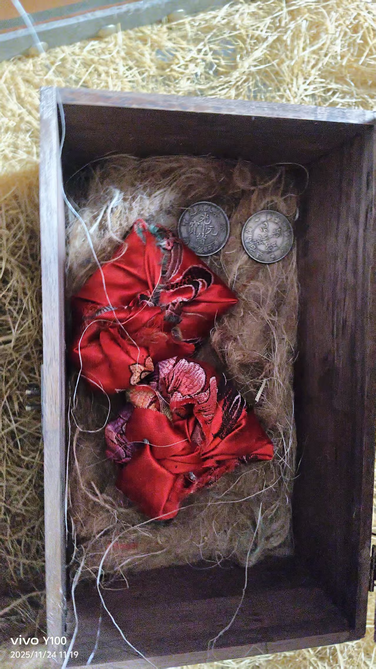 摆件精品摆件摆大大 所见所得 8两个镯两个圆圆  (不含箱 不含布)