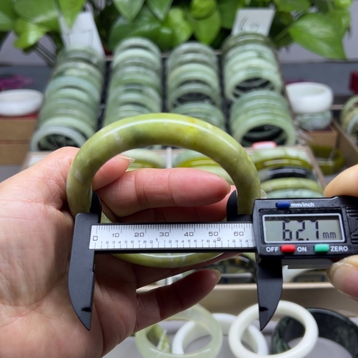 蛇纹石玉未镶嵌手镯10