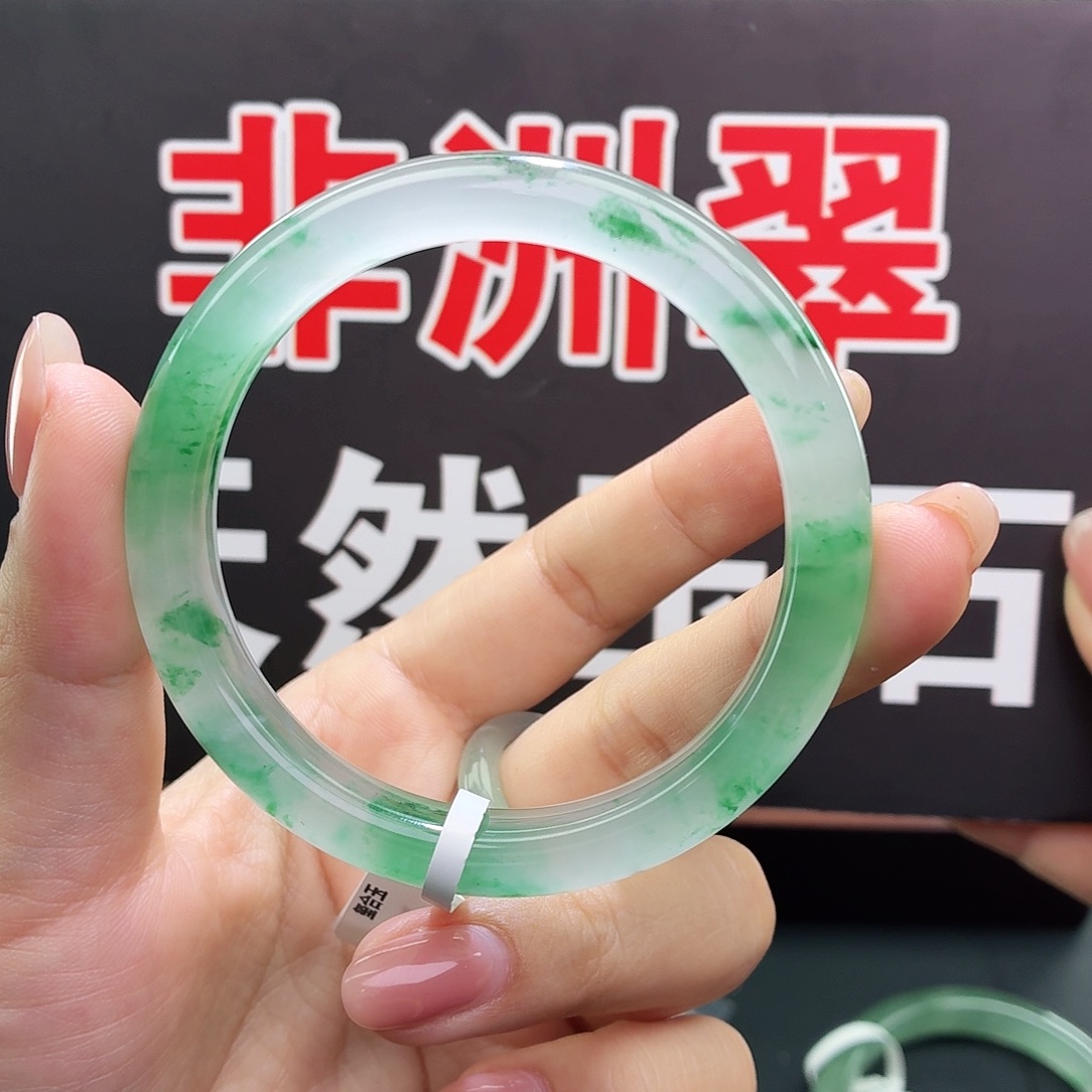 紫***陌石英质玉未镶嵌手镯