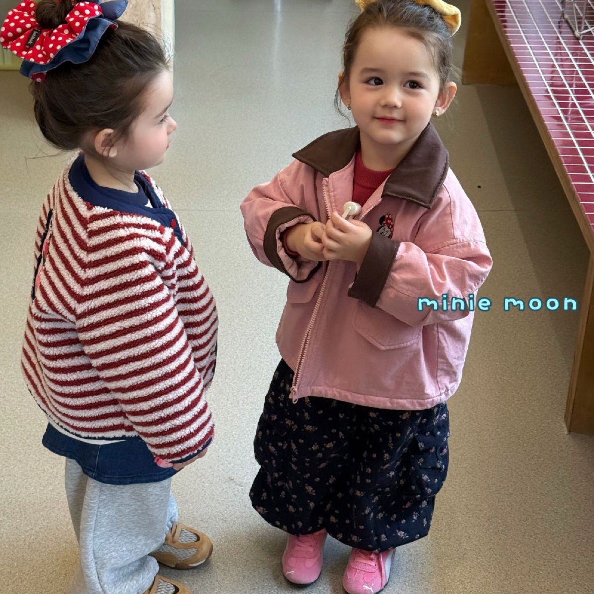 小月亮2025秋冬新款韩版女童小童洋气翻领外套红色毛衣休闲碎花裤