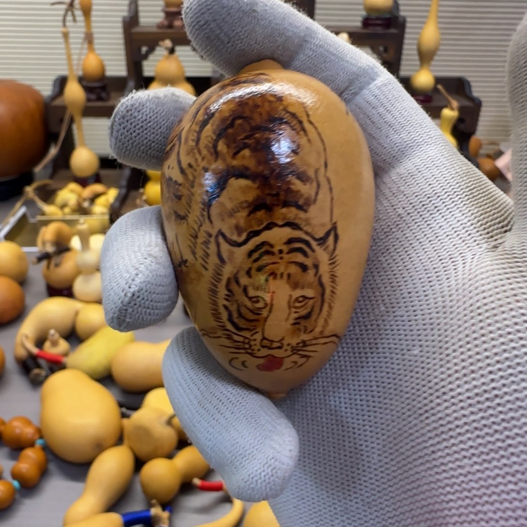 用***5有机玻璃满工烙花小老虎