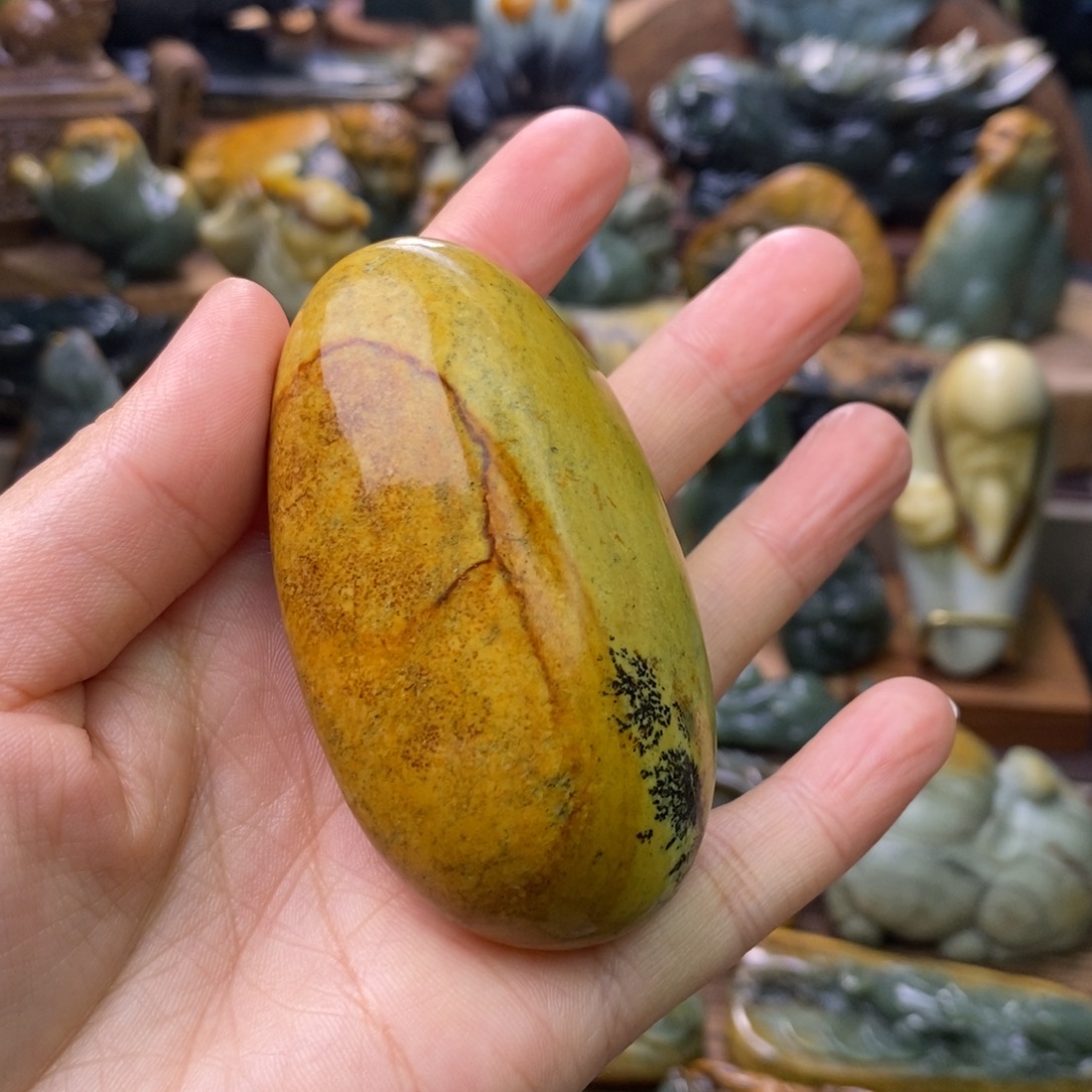 白***河岫岩河磨玉（透闪石质玉）未镶嵌把件