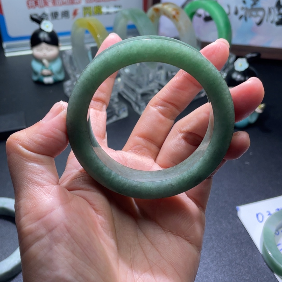 杰***柳定制翡翠未镶嵌翡翠