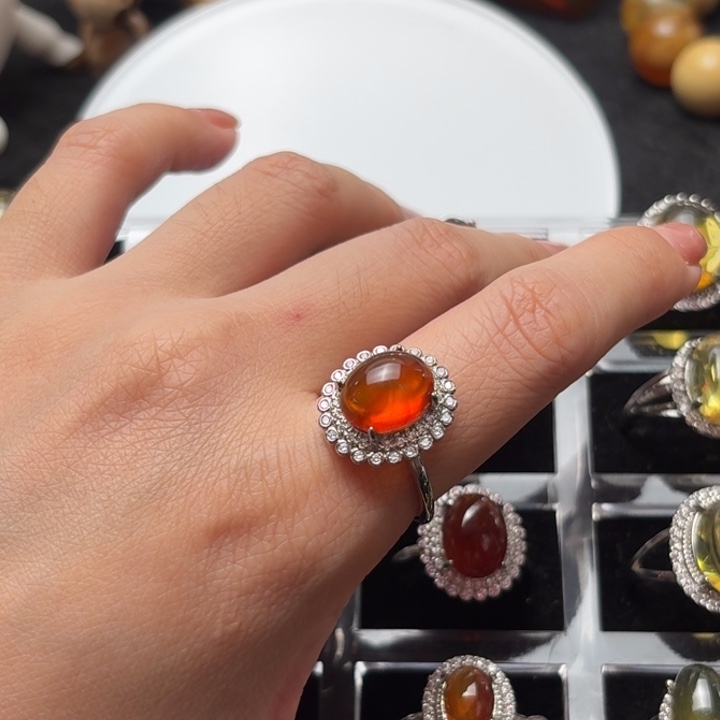 养***女琥珀足银镶嵌珠宝奇石