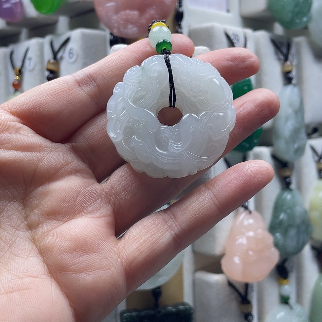 石英质玉（金丝玉）未镶嵌颈饰