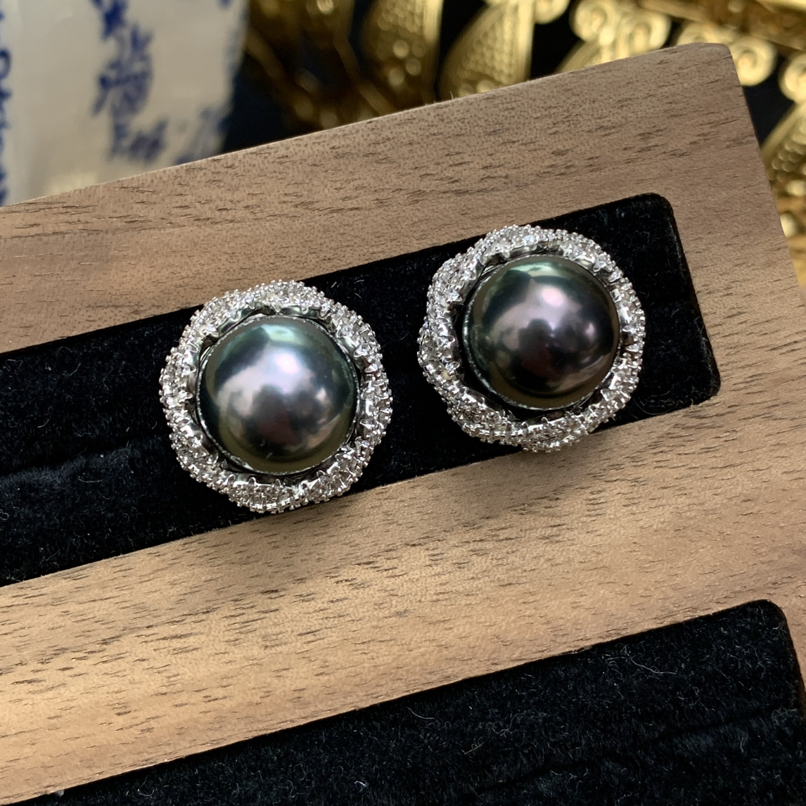 天然海水珍珠大溪地孔雀绿围镶小香风气质设计款耳钉10-11mm