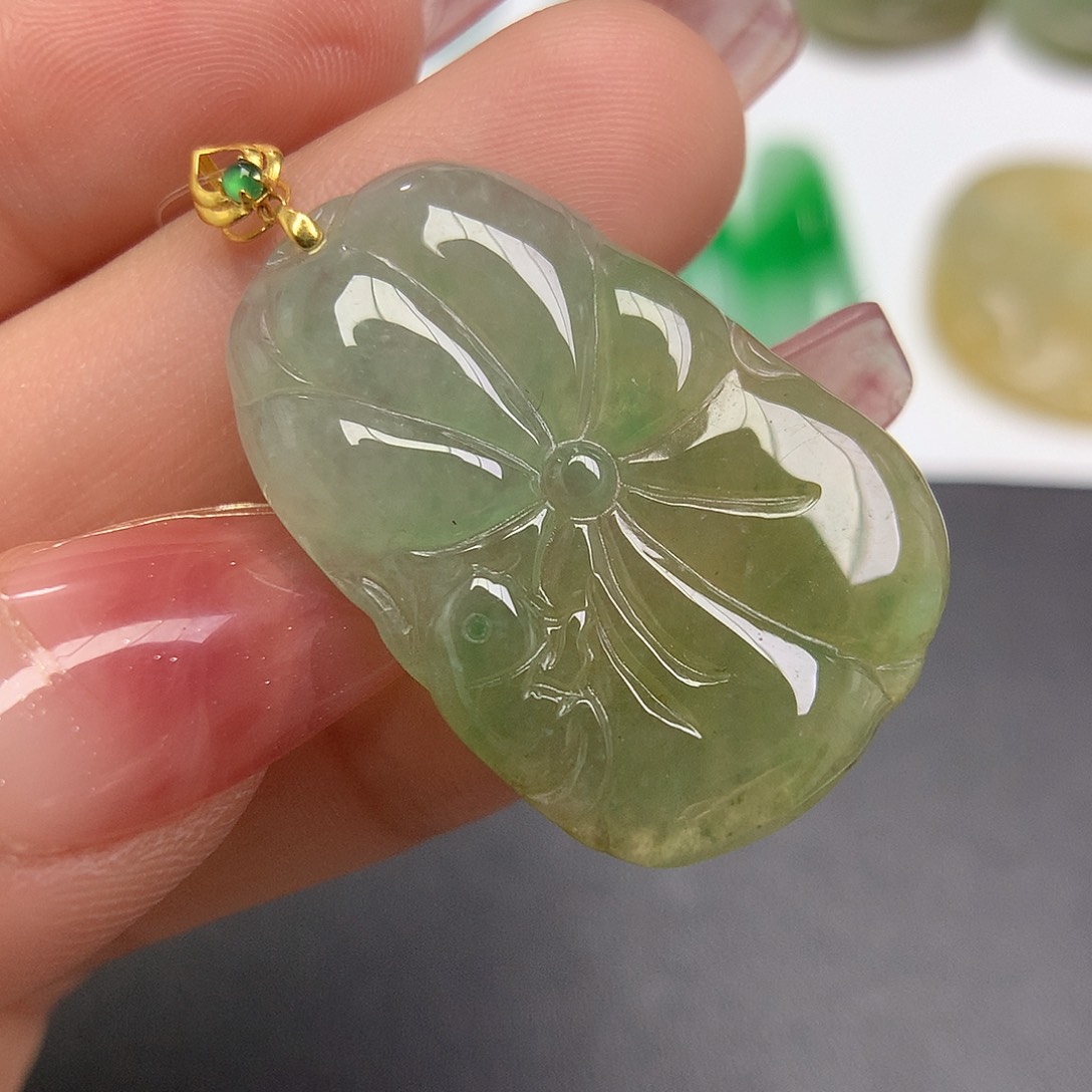 翡翠颈饰18K金镶嵌荷叶鱼