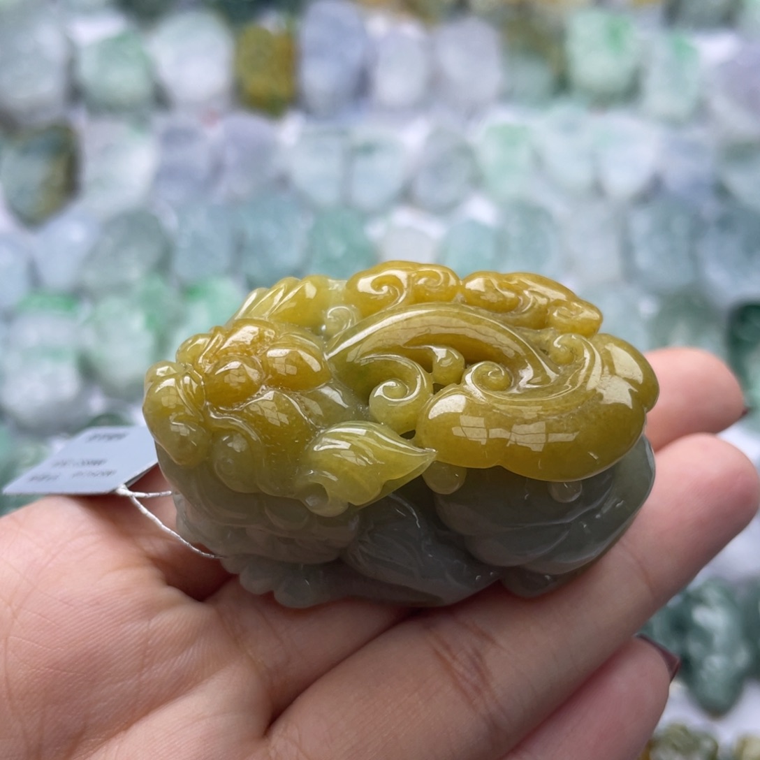 翡翠颈饰未镶嵌貔貅