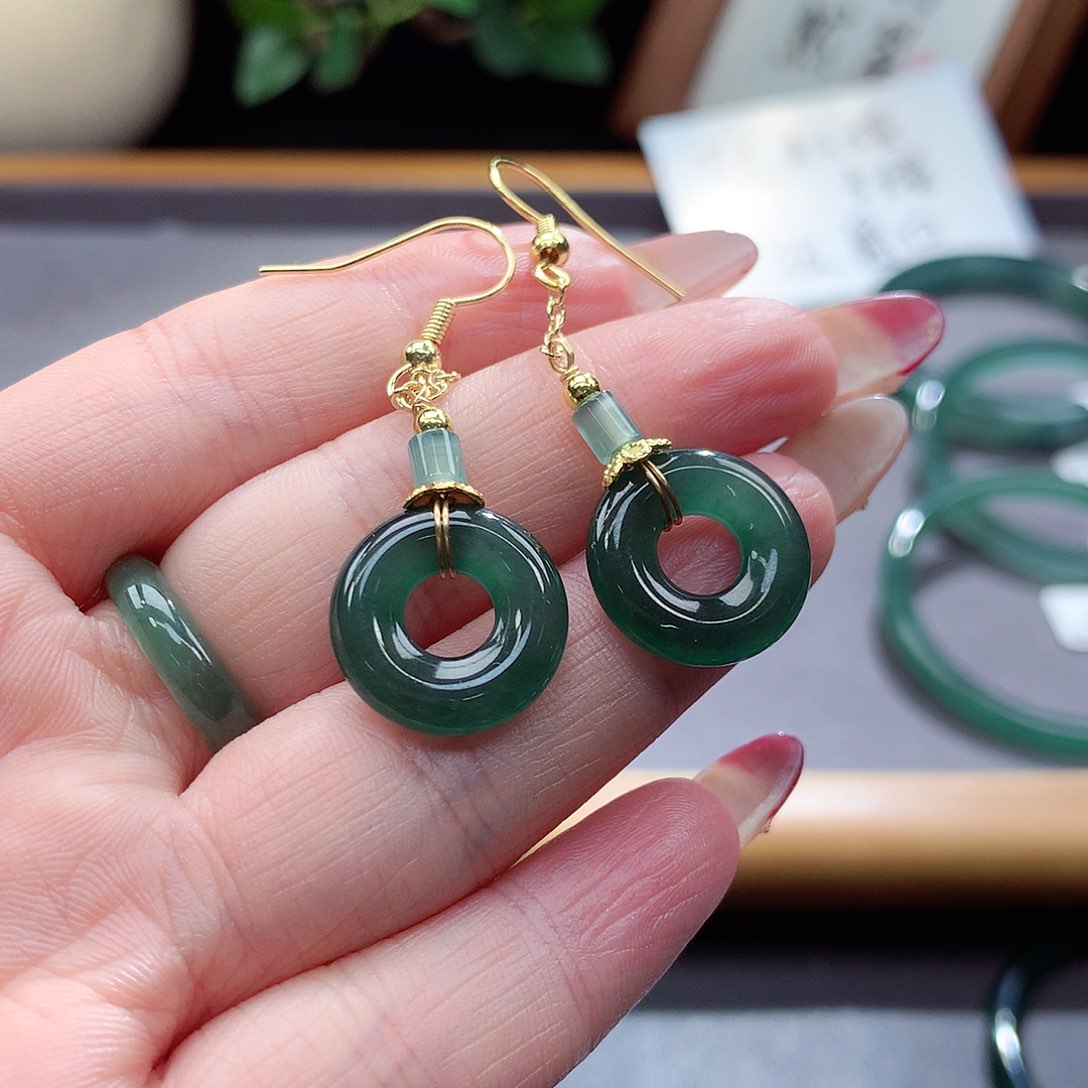 翡翠手镯（圆镯）未镶嵌