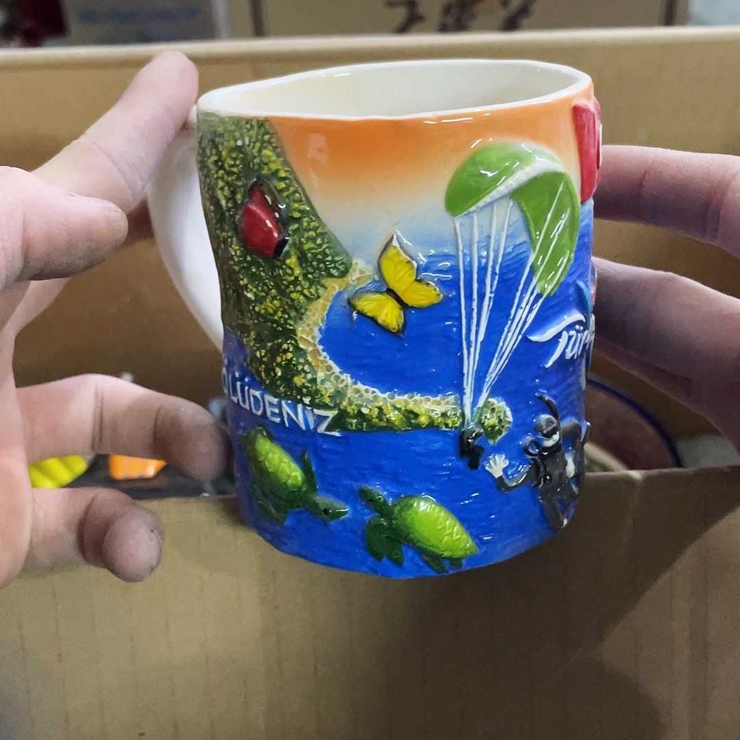 摆件   磕碰。封釉。