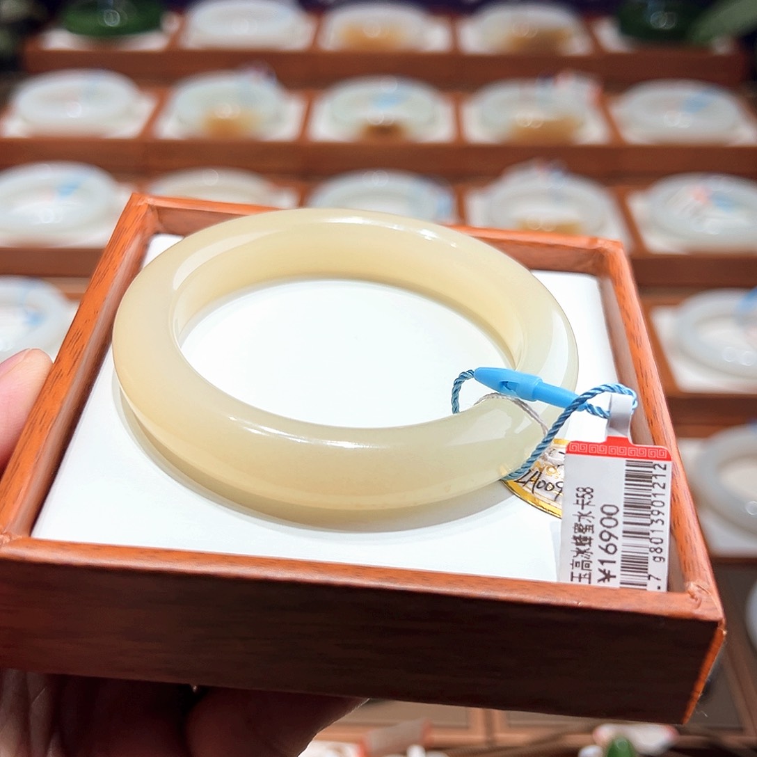 和田玉手镯未镶嵌58