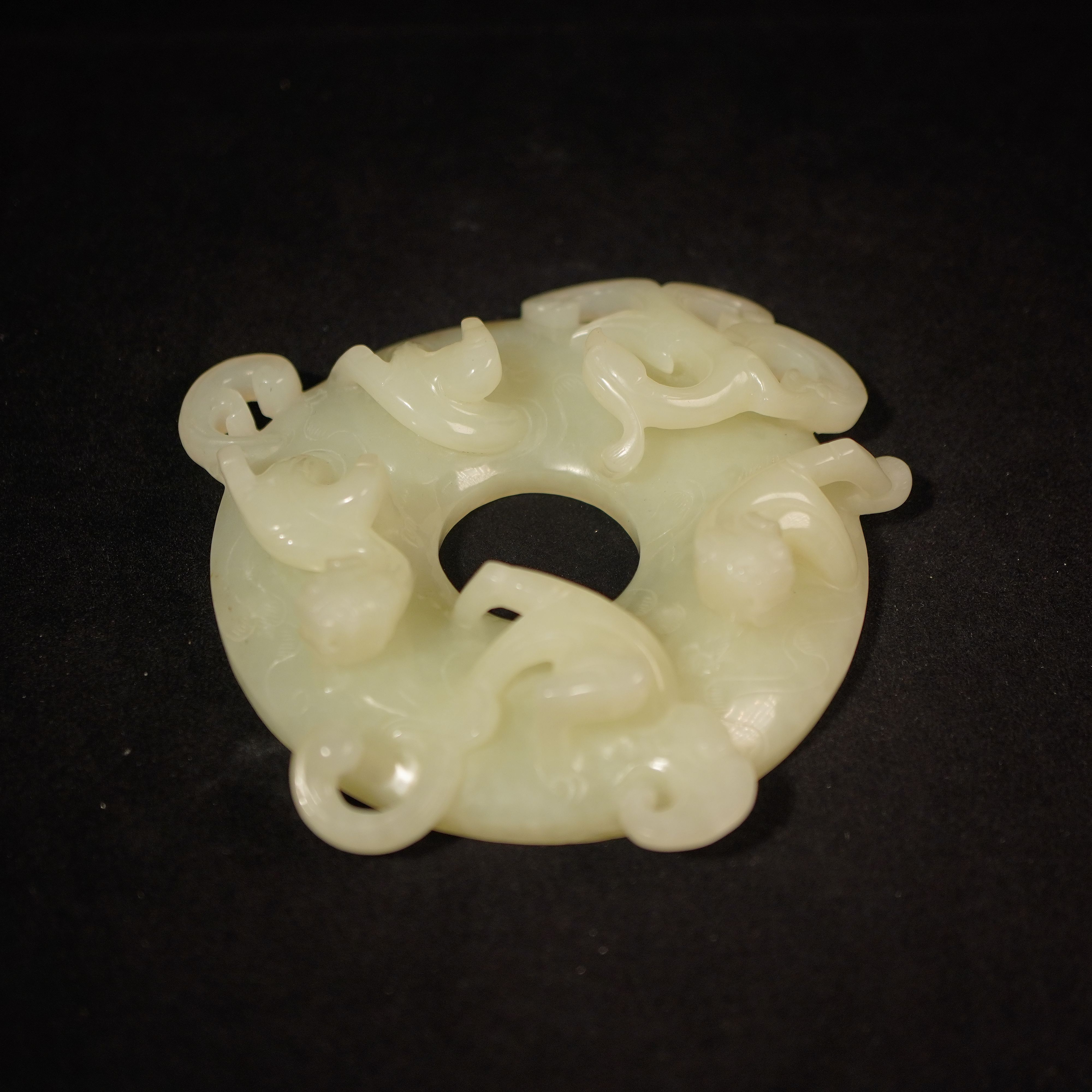 45G39   清   和田玉龙凤呈祥出廓玉璧