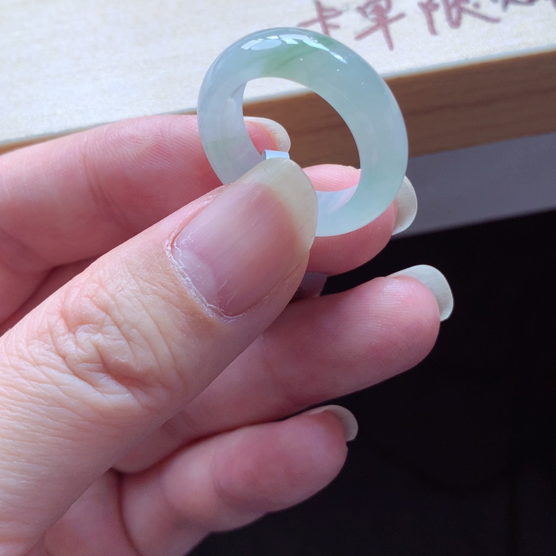 翡翠颈饰未镶嵌吊坠