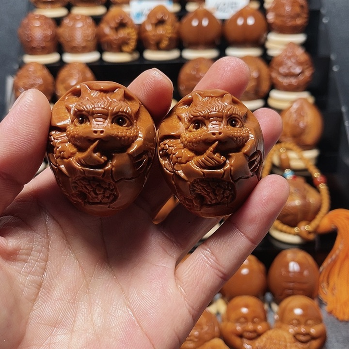 橄榄核把件龙宝宝一对006